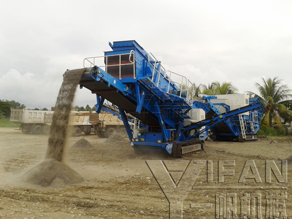 Crawler hydraulic mobile cone crusher station and hydraulic mobile screening stations used in Solomon