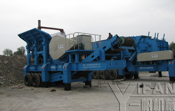 2010 Libya mobile jaw crusher and mobile impact crusher processing urban construction waste work site